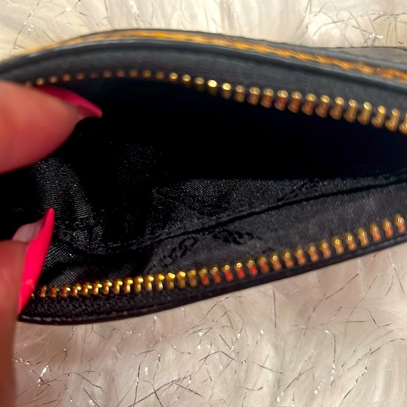 Small Michael Kors wallet in great condition. - Picture 3 of 4